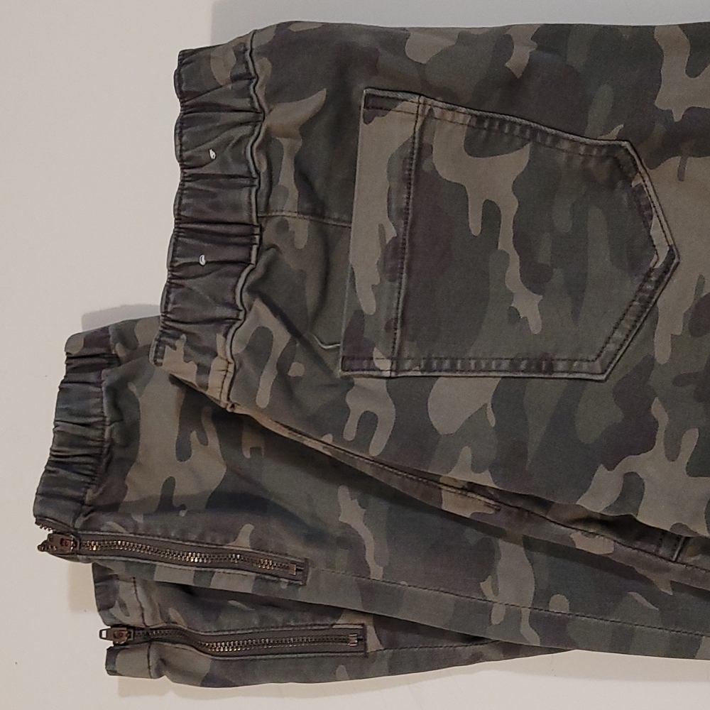 American Eagle Camo Next Level Stretch High Rise Jeggings